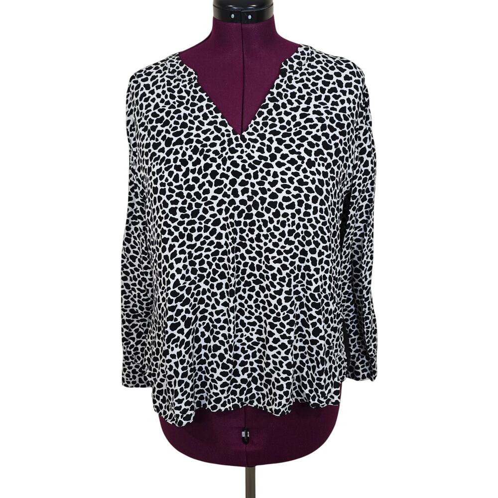 Women's Two by Vince Camuto Black & White Animal Print Slit Back Blouse | Large